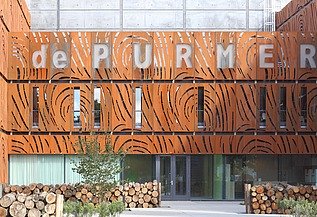A photograph of the exterior of the auxiliary heating plant in Purmerend