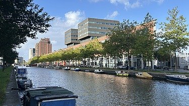Foto van het Laakcenter in Den Haag.