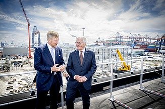 Bondspresident Steinmeier en Koning Willem-Alexander tijdens hun bezoek aan Porthos.