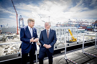 Federal President Steinmeier and King Willem-Alexander during their visit to Porthos.