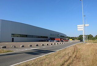 A drone photo of the new distribution centre for Philips Lighting, comprising a distribution hall and offices 