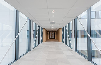 Photo of the interior of a new school building at Waalhaven in Rotterdam.