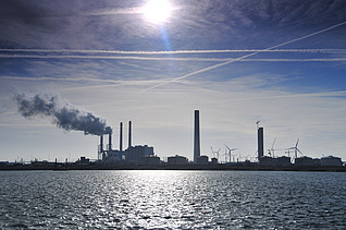 A photograph of the impressive Maasvlakte Power Plant 3 in Rotterdam