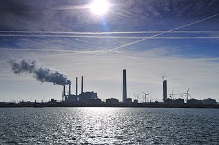A photograph of the impressive Maasvlakte Power Plant 3 in Rotterdam