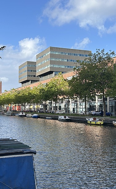 Foto van het Laakcenter in Den Haag.