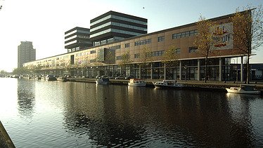 Foto van het Laakcenter in Den Haag.