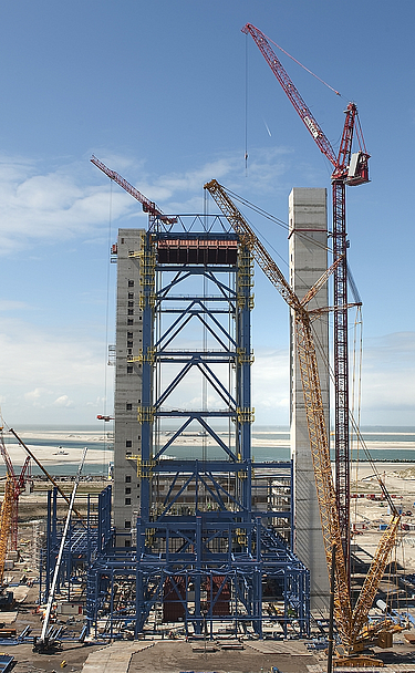 A photograph of the impressive Maasvlakte Power Plant 3 in Rotterdam