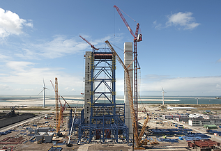 A photograph of the impressive Maasvlakte Power Plant 3 in Rotterdam