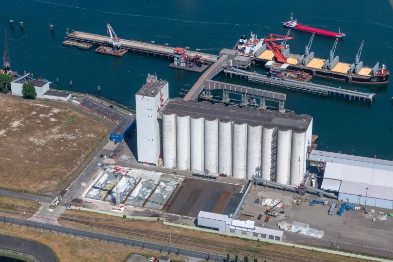 Een drone foto van de EBS loods in Rotterdam