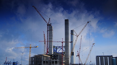 A photograph of the impressive Maasvlakte Power Plant 3 in Rotterdam