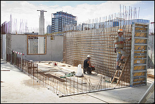 Photo of the construction site for the multi-storey car park on an artificial island in the IJ, with around 500 parking spaces