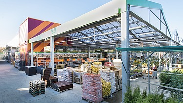A photo of the new DIY store, garden centre, drive-through and car parks for Hornbach