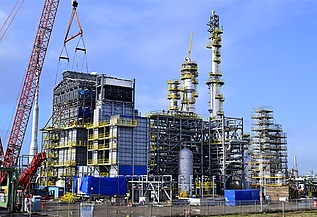 Foto van de funderingen en infrawerken van HyCO5, dat zal instaan voor afvang en verzameling van CO2.