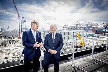 Federal President Steinmeier and King Willem-Alexander during their visit to Porthos.
