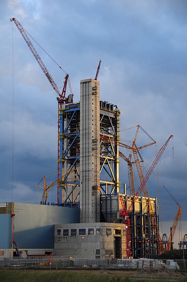 A photograph of the impressive Maasvlakte Power Plant 3 in Rotterdam