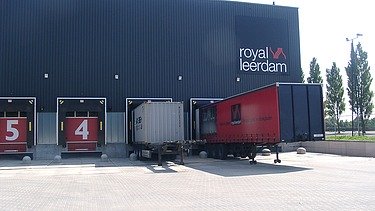Foto van het nieuwe distributiecentrum van Royal Leerdam in Rotterdam