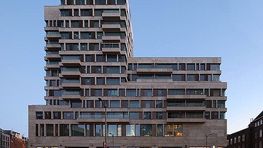 Photo of the façade of Amadeus in The Hague.