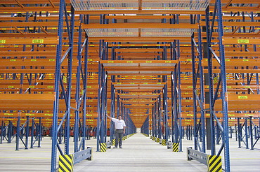Een drone foto van het nieuwe distributiecentrum voor Philips Lighting dat bestaat uit distributiehal en kantoor 