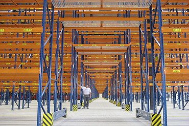Een drone foto van het nieuwe distributiecentrum voor Philips Lighting dat bestaat uit distributiehal en kantoor 