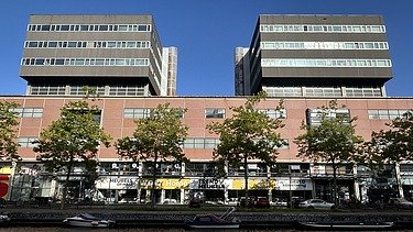Foto van het Laakcenter in Den Haag.