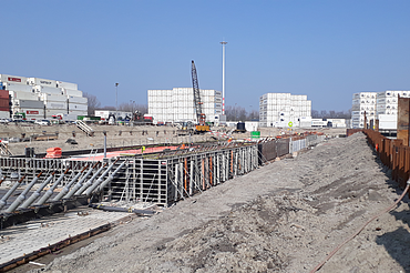 Photograph of the construction work on the quay wall and crane track at City Terminal Kramer in the Prins Willem-Alexander Harbour.