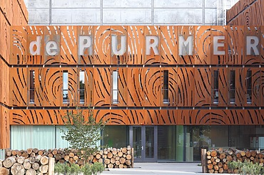 A photograph of the exterior of the auxiliary heating plant in Purmerend