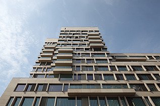 Foto van de gevel van Amadeus in Den Haag.