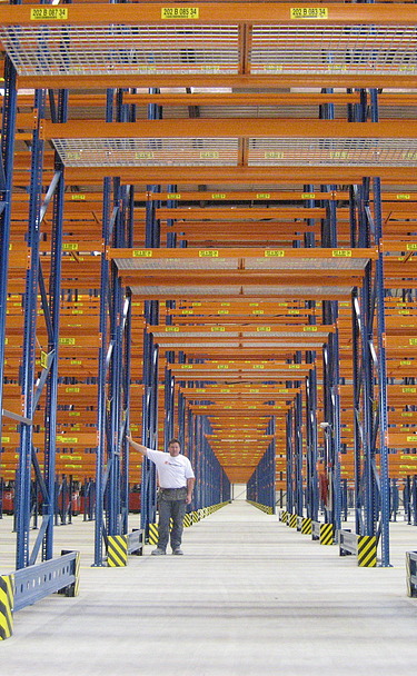 Een drone foto van het nieuwe distributiecentrum voor Philips Lighting dat bestaat uit distributiehal en kantoor 