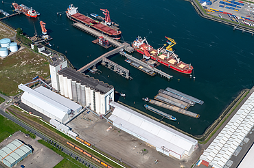 Een drone foto van de EBS loods in Rotterdam