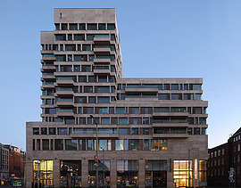 Foto van de gevel van Amadeus in Den Haag.