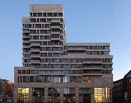 Foto van de gevel van Amadeus in Den Haag.