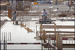 Photo of the construction site for the multi-storey car park on an artificial island in the IJ, with around 500 parking spaces