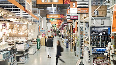 A photo of the new DIY store, garden centre, drive-through and car parks for Hornbach