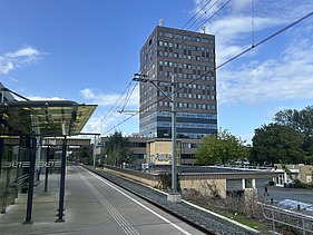 Foto van de buitenkant van kantorencomplex Vigilantis in Vlaardingen