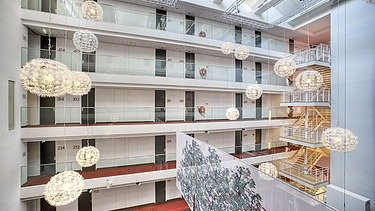 Foto van de binnenkant van het hotel dat in opdracht van IKEA werd gebouwd.