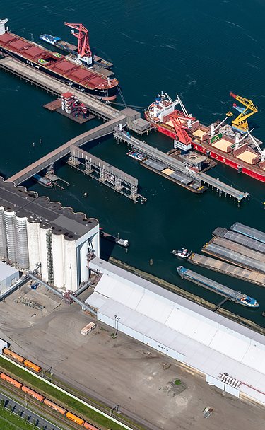 A drone photo of the EBS warehouse in Rotterdam