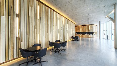 Een foto van de binnenkant van het theatercomplex in Nieuwegein