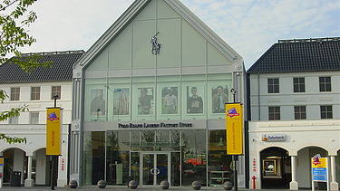 Photo of the front of the Designer Outlet Centre Roermond