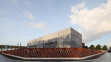 A photograph of the exterior of the auxiliary heating plant in Purmerend
