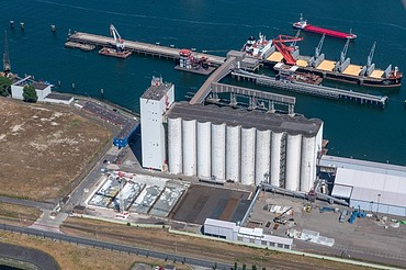 Een drone foto van de EBS loods in Rotterdam
