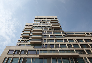 Photo of the façade of Amadeus in The Hague.