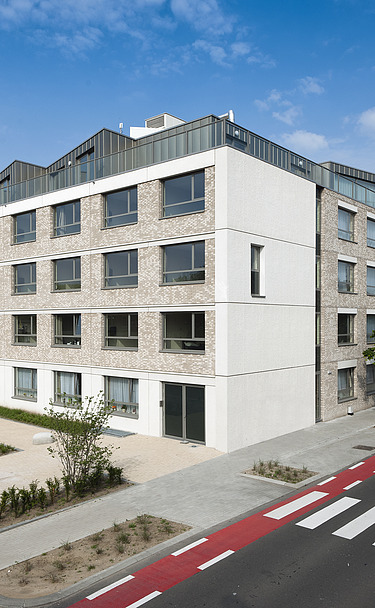 A photograph of the “De Maasmeander” residential care home in Maasmechelen