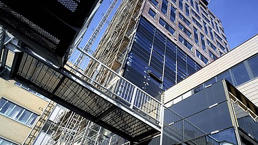 Photo of the exterior of the Vigilantis office complex in Vlaardingen
