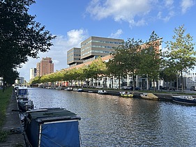 Foto van het Laakcenter in Den Haag.