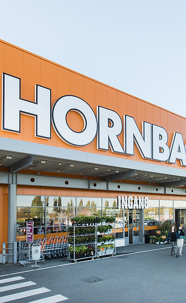 A photo of the new DIY store, garden centre, drive-through and car parks for Hornbach.