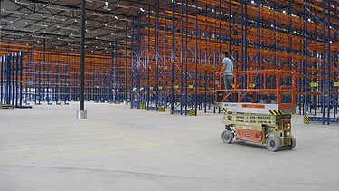 Een foto van de distributiehal van DC Philips Lighting