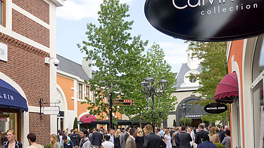 Photo of the courtyard at the Designer Outlet Centre Roermond