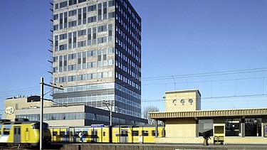 Photo of the exterior of the Vigilantis office complex in Vlaardingen