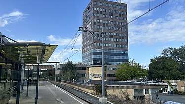 Foto van de buitenkant van kantorencomplex Vigilantis in Vlaardingen